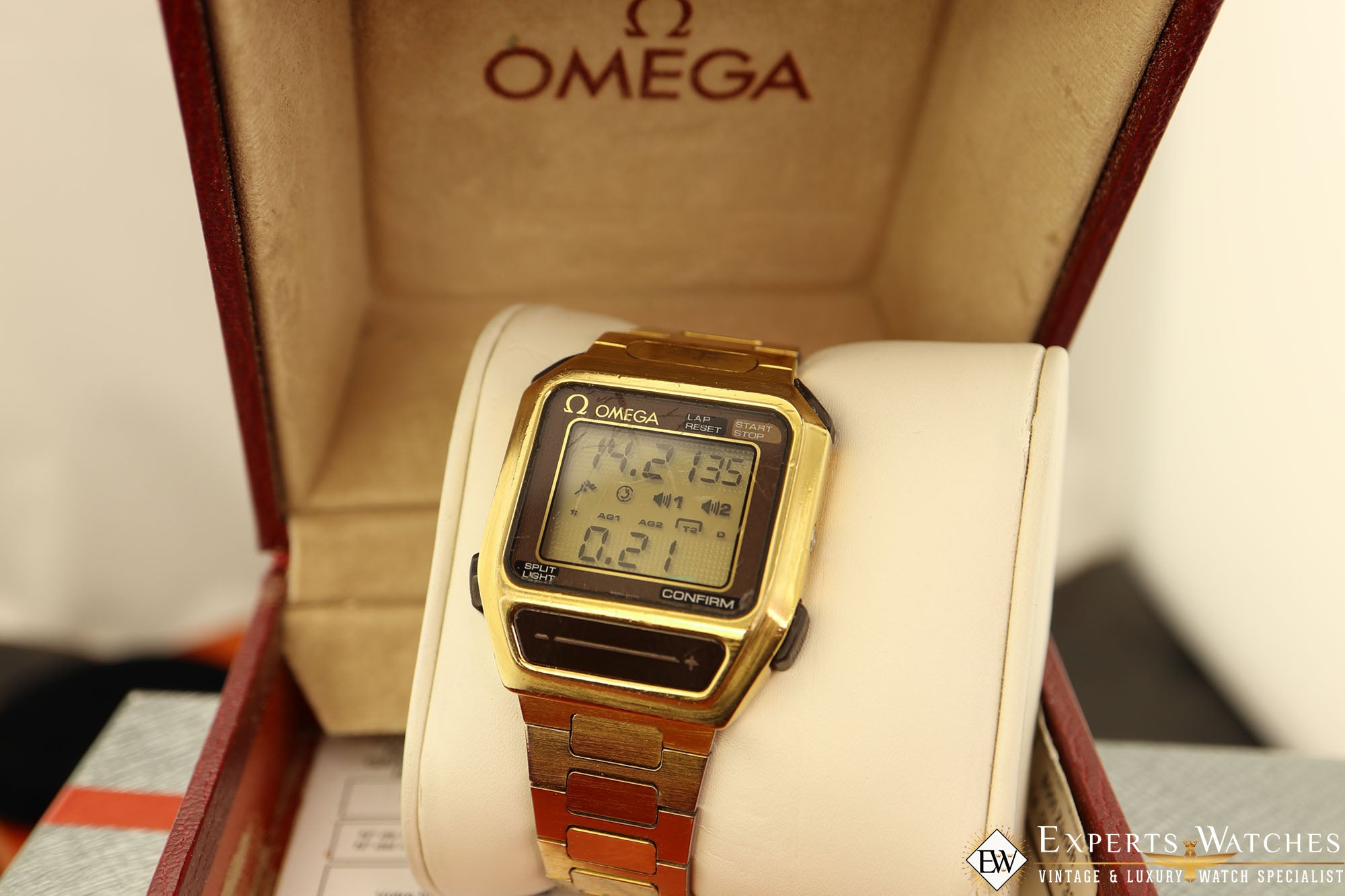 芸能人愛用のルームウェア 1984 Papers Box SensorQuartz Chronograph SeaMaster Omega 時計