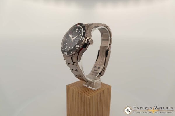 Christopher Ward C60 Elite Pro 1000 Diver 42mm Titanium on Bracelet Diving Watch - Experts Watches
